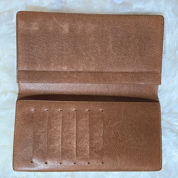 Louis Vuitton Monogrammed Bi-Fold Wallet - Picture 4 of 8